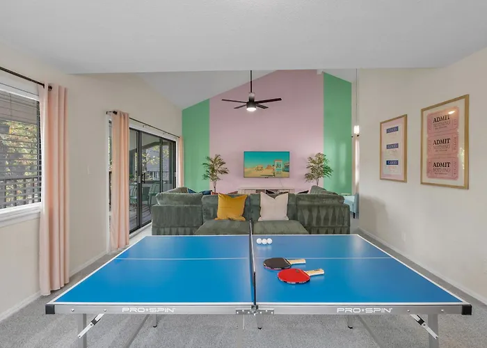 Wes Anderson-theme 5bd - Movie Theater & Pingpong * Tulsa